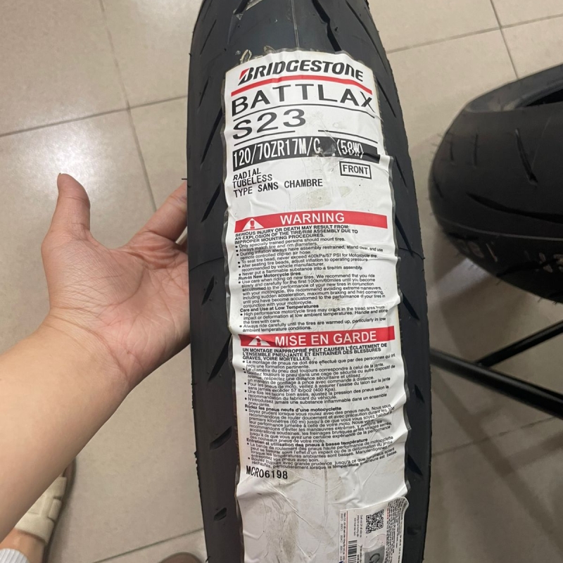Lốp xe  Bridgestone JAPAN S23FZ 120/70/17